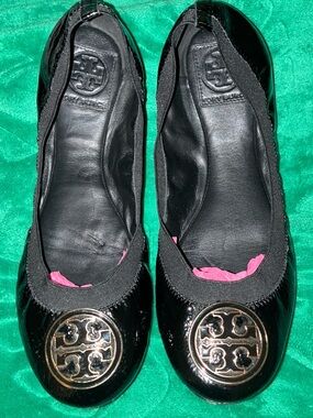 Tory Burch ballet flats 9M black enamel circular logo flat